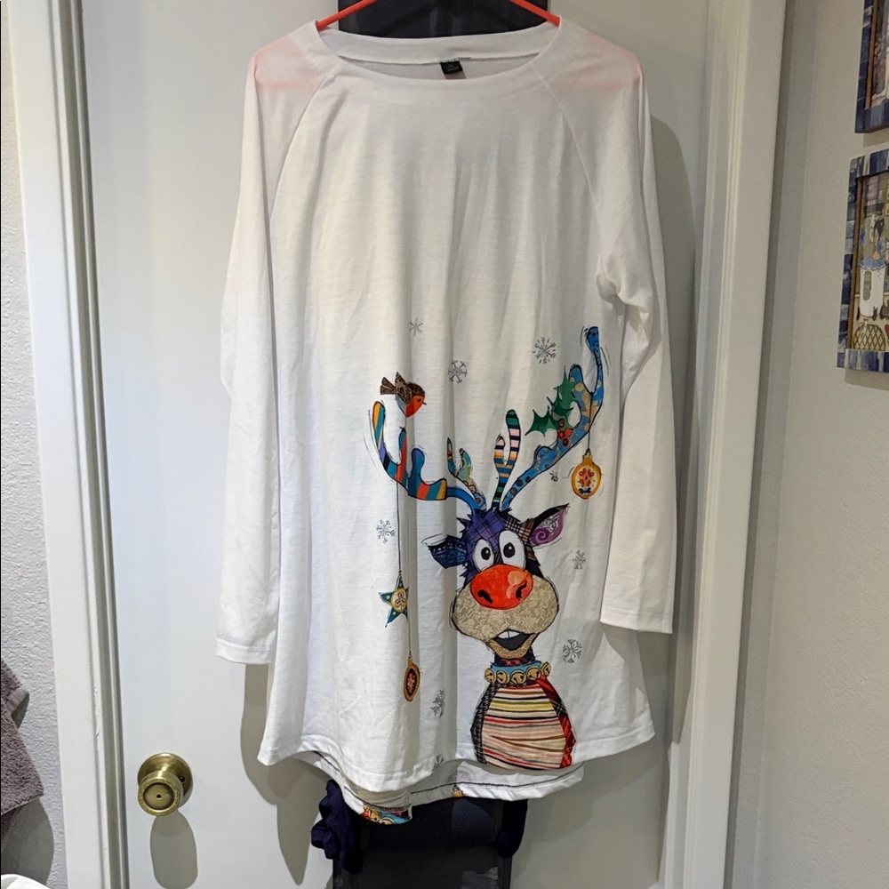 Women’s XL White Reindeer Graphic Top